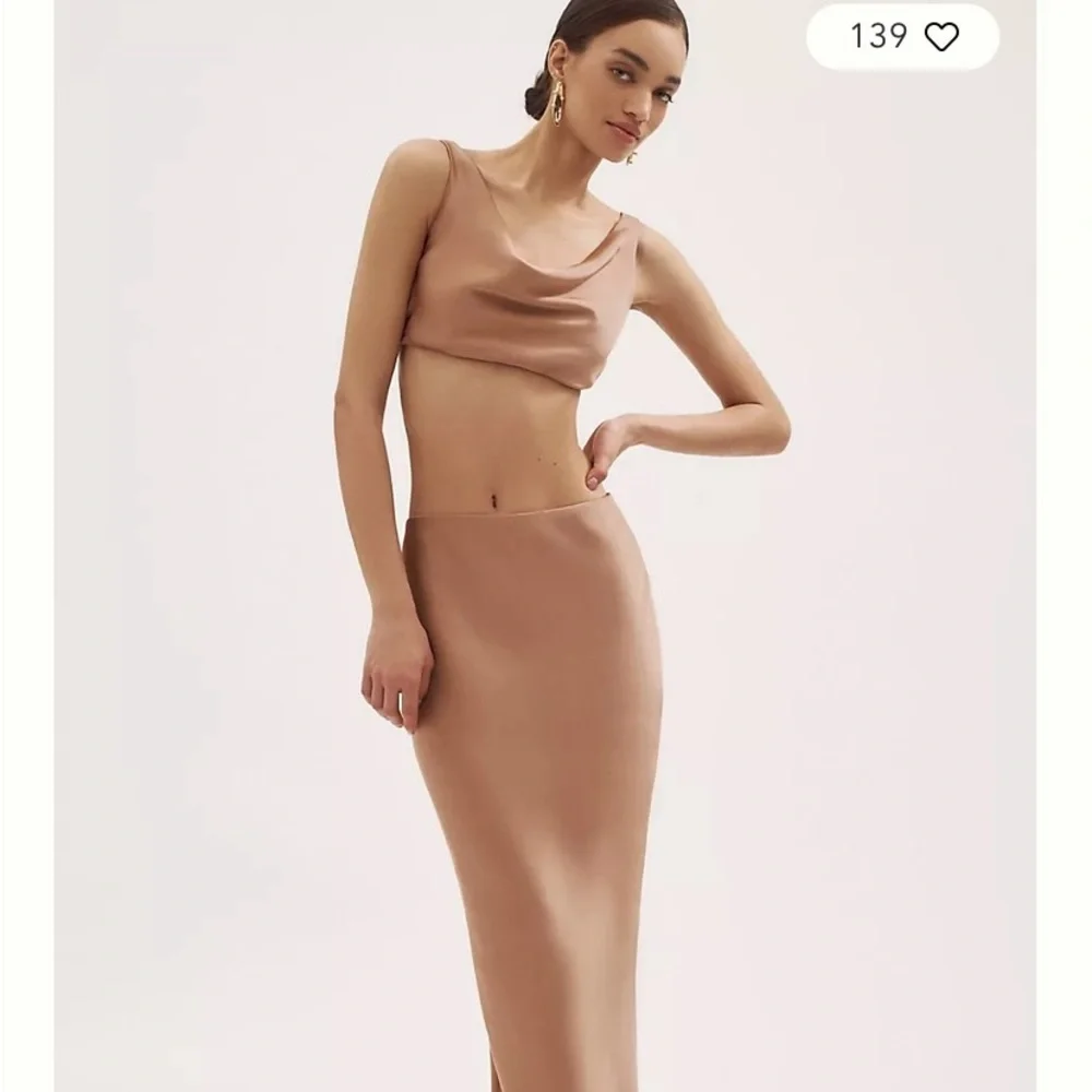 Sleek Satin Crop Top - Picture 3 of 10